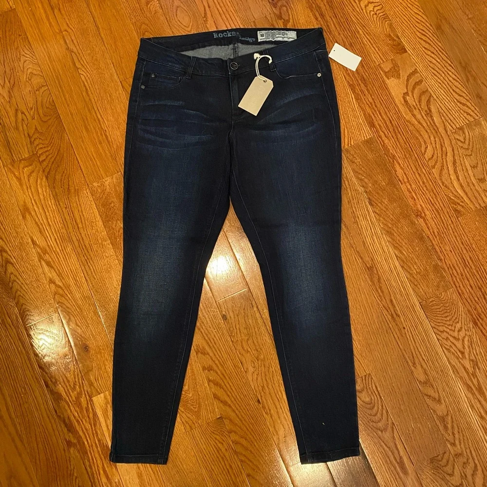 Rocks and indigo jeans - Picture 4 of 5